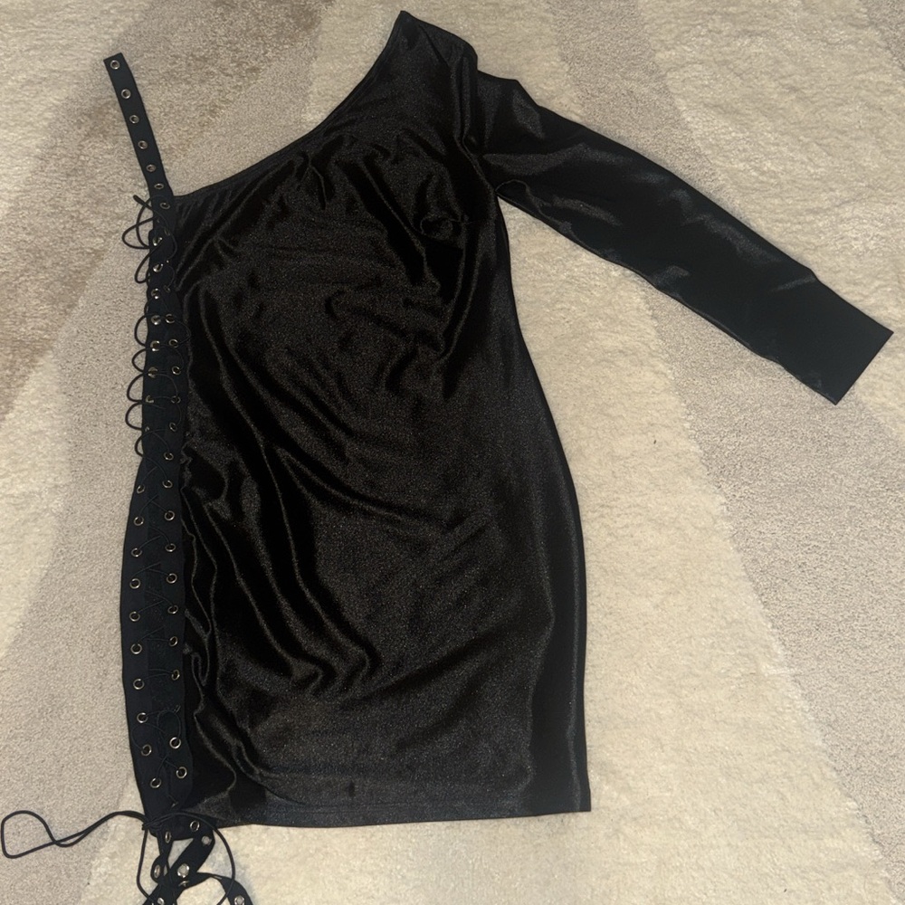 Elegant Black One-Shoulder Dress